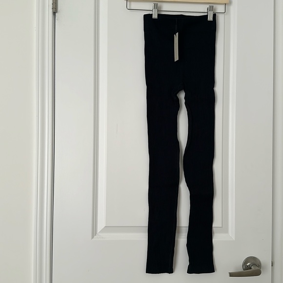 NWT The Group by Babaton Women's Balsam Seamless Rib Legging Black (XS) - Picture 2 of 4